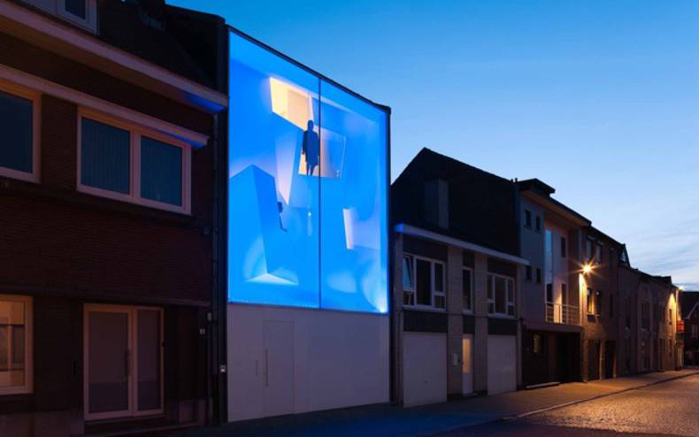 Squeezed Contemporary House With Glass Facade in Belgium