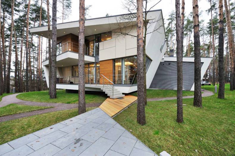 Contemporary Gorki House by Atrium