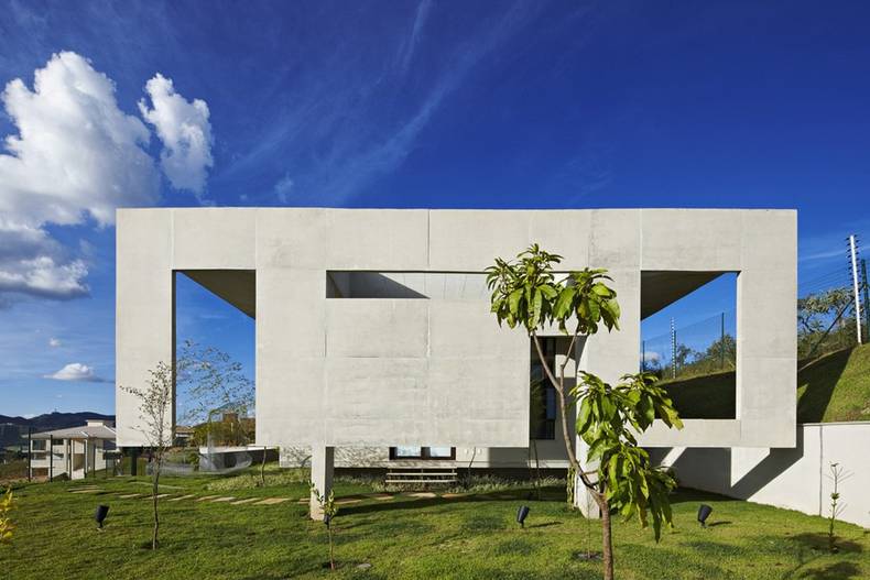 Casa Je Residence in Brazil by Humberto Hermeto