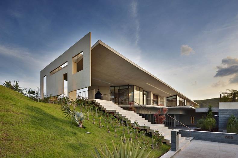 Casa Je Residence in Brazil by Humberto Hermeto