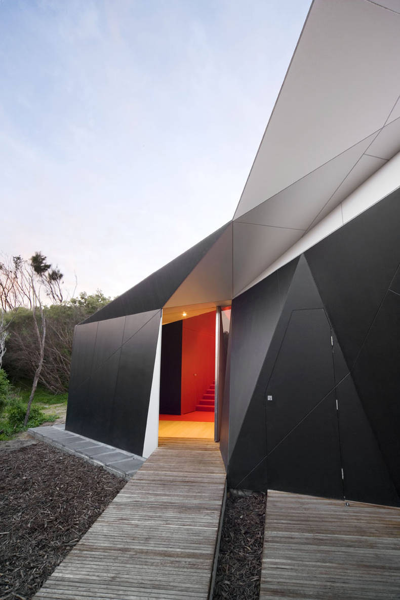 Unique Klein Bottle House by McBride Charles Ryan