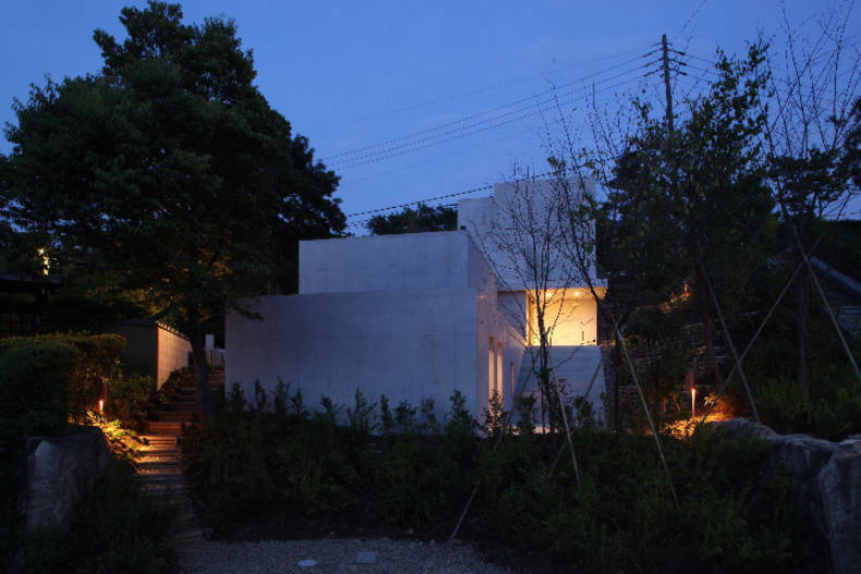 Minimalist Concrete Residence in Minamiyama by Tomoaki Uno