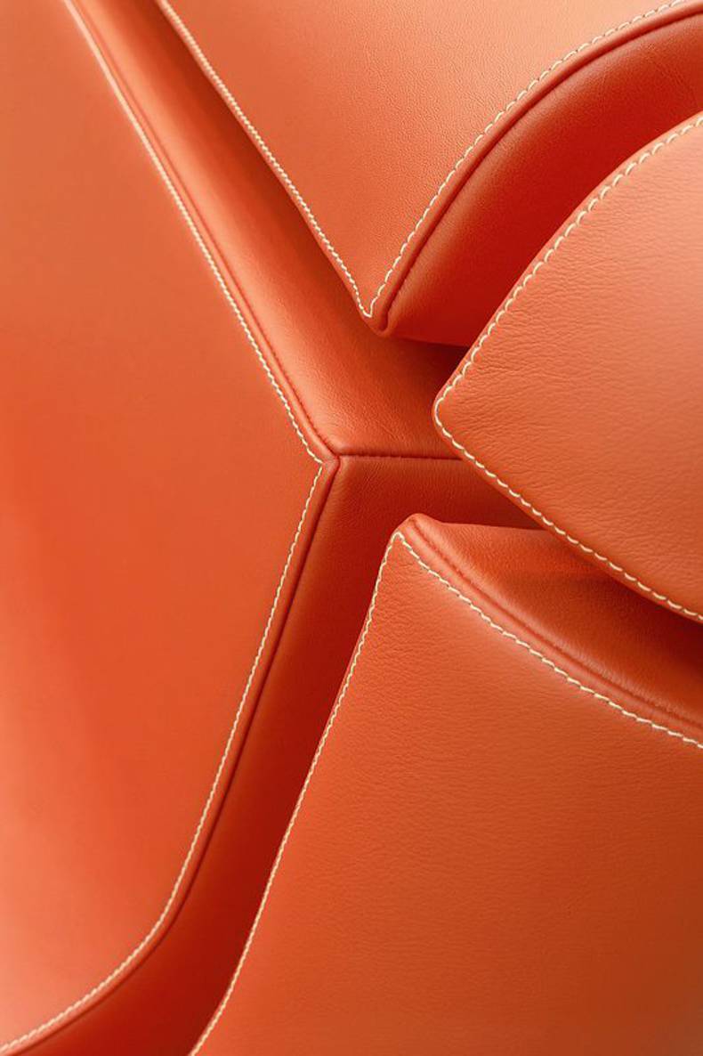 Quand Jim Se Relaxe Leather Chair by Matali Crasset