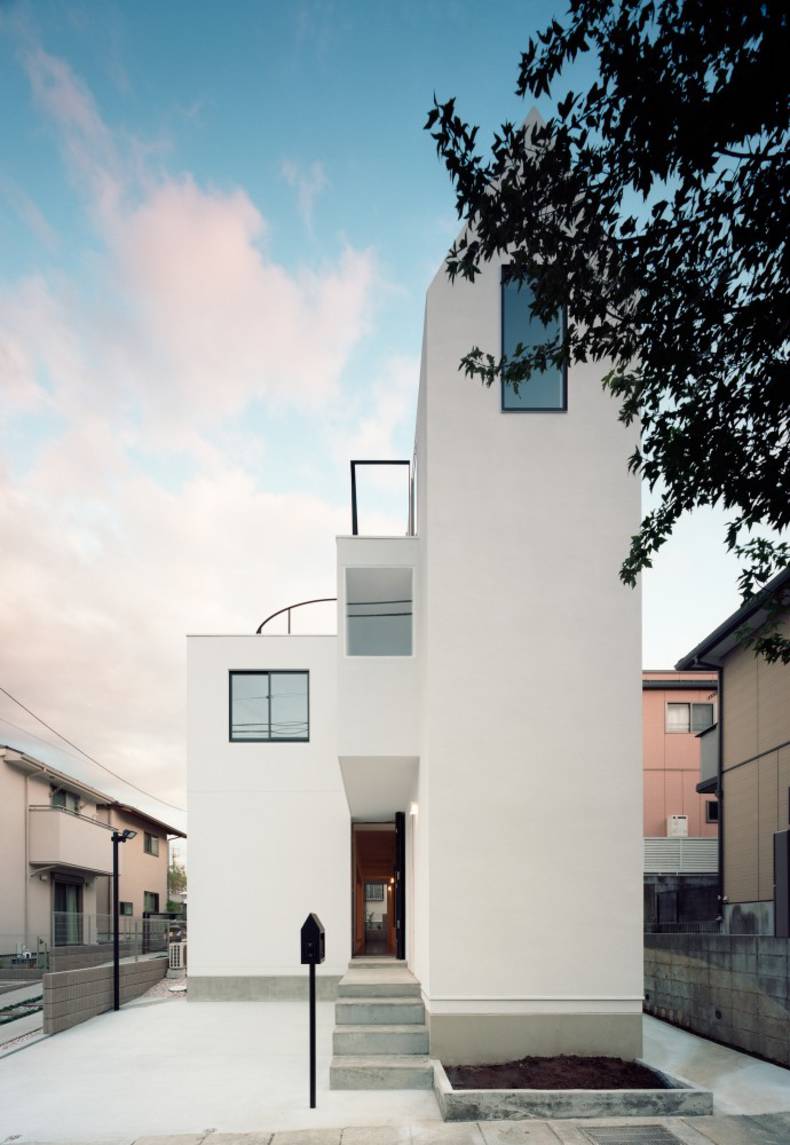 Duplex House by Hiroyuki Shinozaki Architects