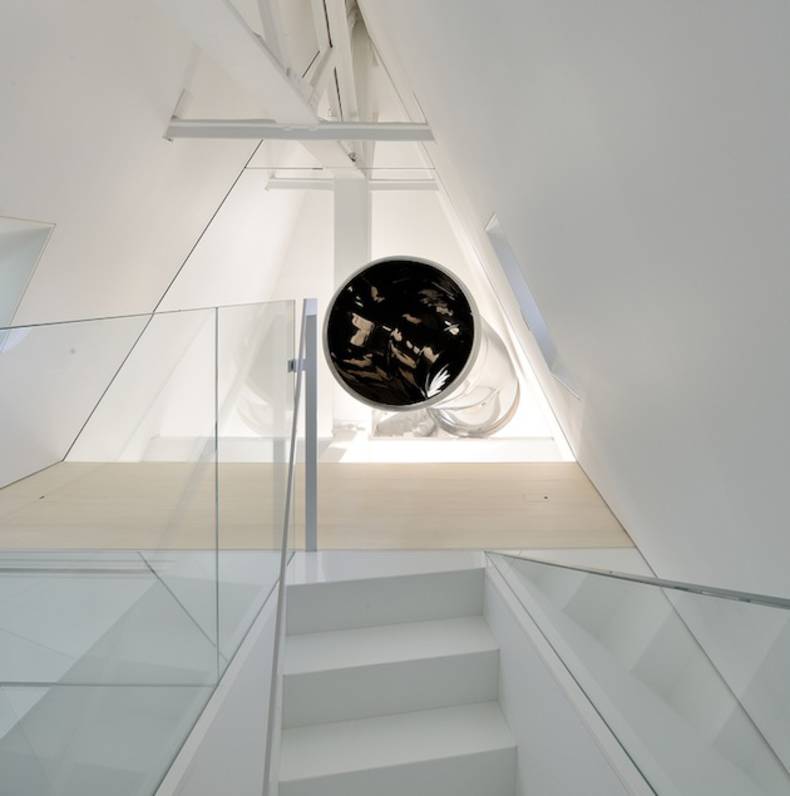 Renovated Penthouse with a Slide by David Hotson