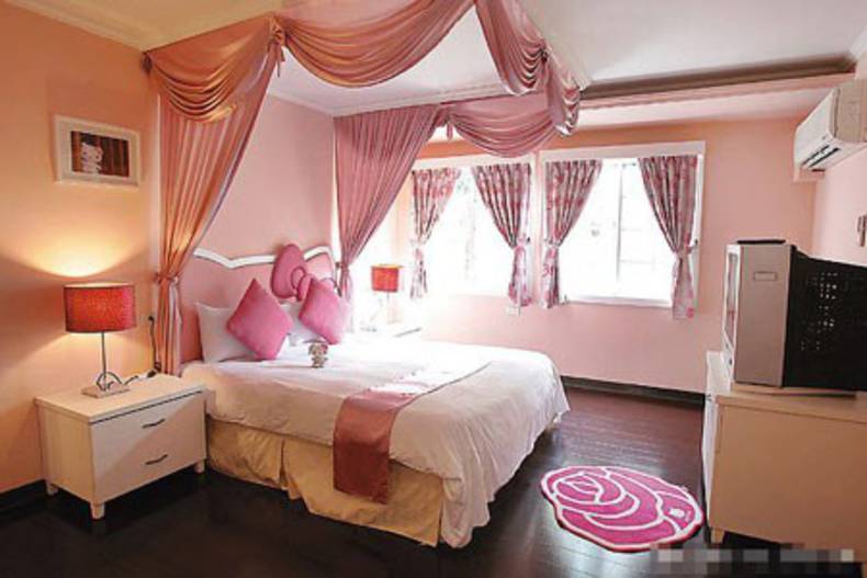 The House Of A Dream Coloured Pink: Hello Kitty Theme
