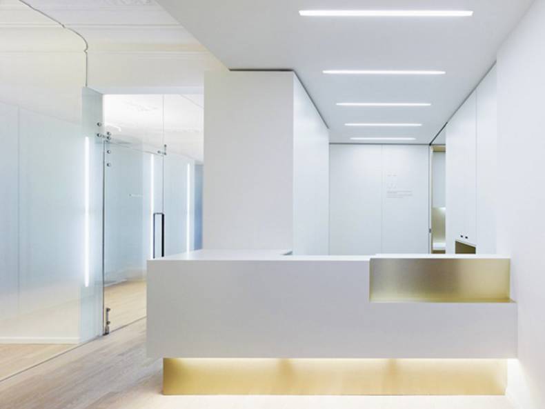 Welcoming Weissraum Dental Surgery by Ippolito Fleitz Group