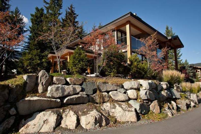 Astounding Mountain Residence in Whistler, Canada