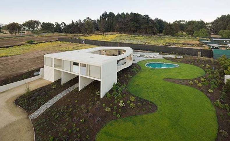 Futuristic White O Residence by Toyo Ito &amp; Associates Architects