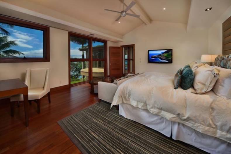 Splendid Hawaii Villa by Arri LeCron