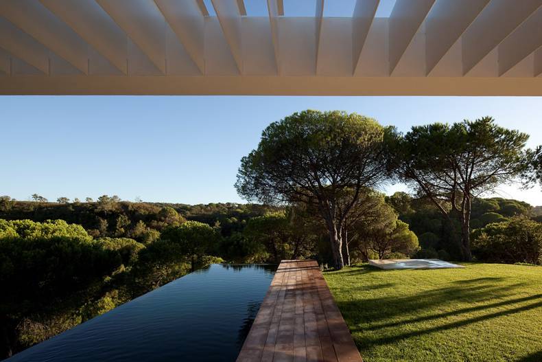 Countryside House in Portugal by Pedro Reis
