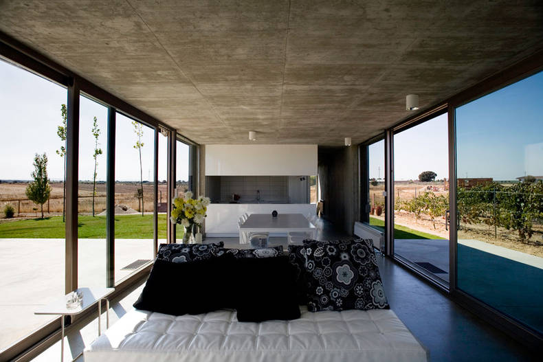 Country House in Zamora by Javier de Antón