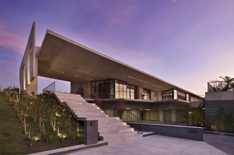 White House Design: North Bay Road Residence