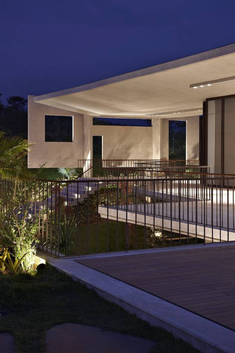 White House Design: North Bay Road Residence