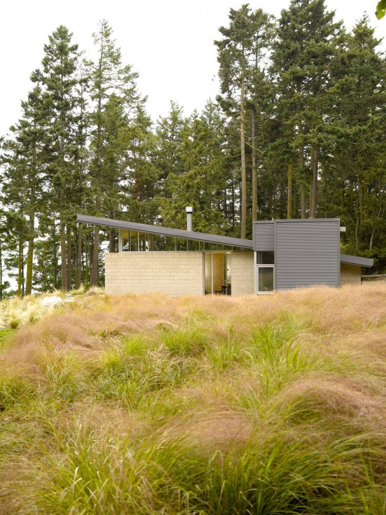 Lopez Island Cabin by Stuart Silk Architects