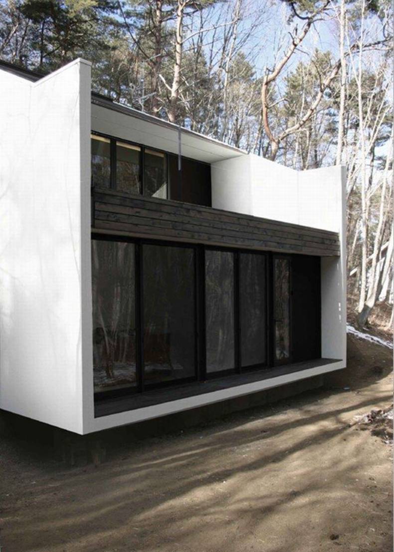 Modest C2 Yamanashi House in the Forest
