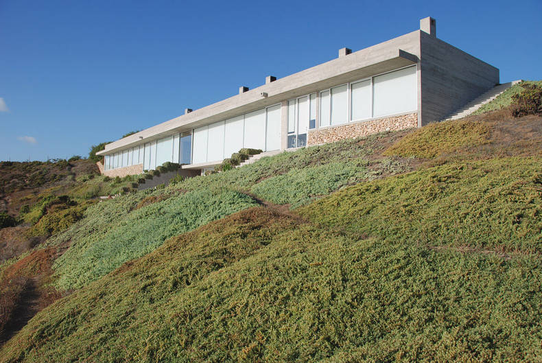 Coastal House by Izquerdo Lehmann Arquitectos