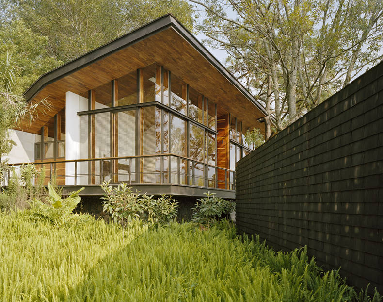 Solitary House in the Woods by Parque Humano