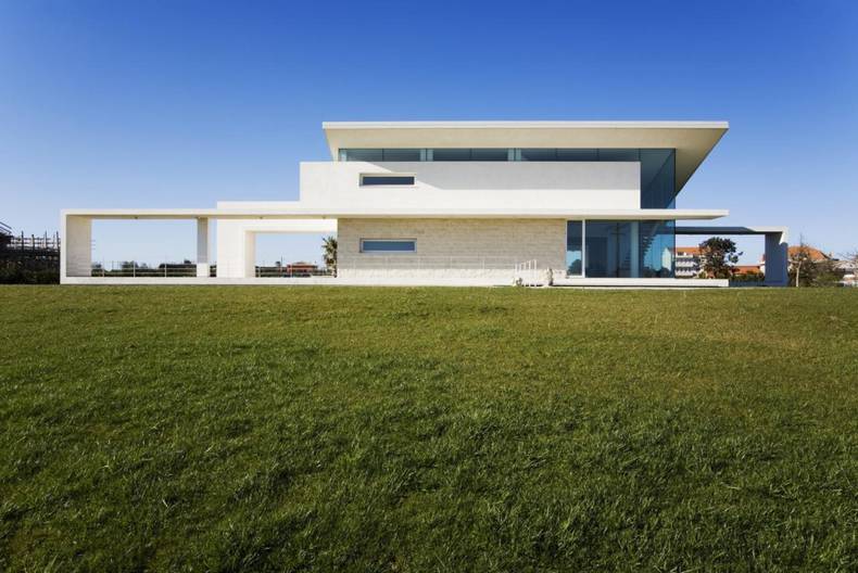 Glass and Concrete Villa T in Sicily by Architrend Architecture