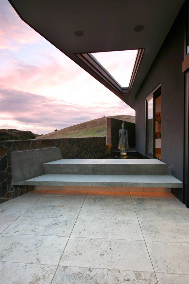 Korora House in New Zealand by Daniel Marshall Architects