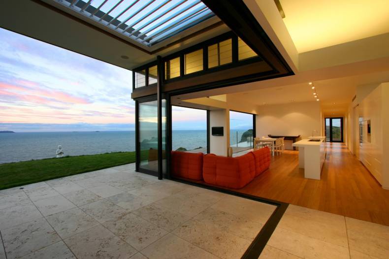 Korora House in New Zealand by Daniel Marshall Architects