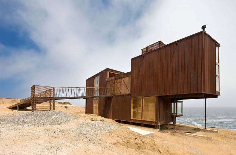 The House on the Beach of the Pacific Ocean by Nicolás del Rio and Max Núñez